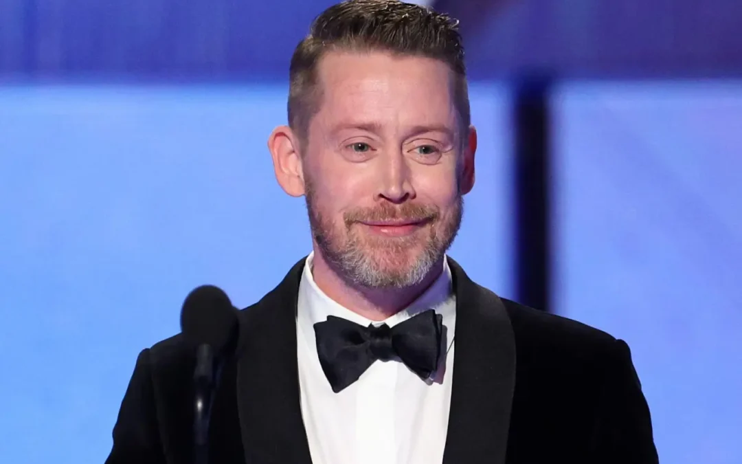 El actor Macaulay Culkin volvió a los Globos de Oro 35 años después: “Existo todo el año, lo prometo”