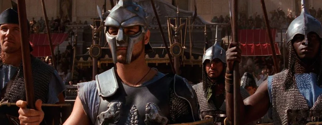 «Un domingo por la mañana se desplomó muerto en el suelo de un pub»: la estrella que falleció durante el rodaje de ‘Gladiator’